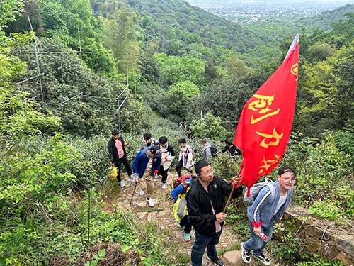 圖片6.jpg 【登山望湖 走進春天】上海創力集團開展2024年山野徒步活動(圖5)